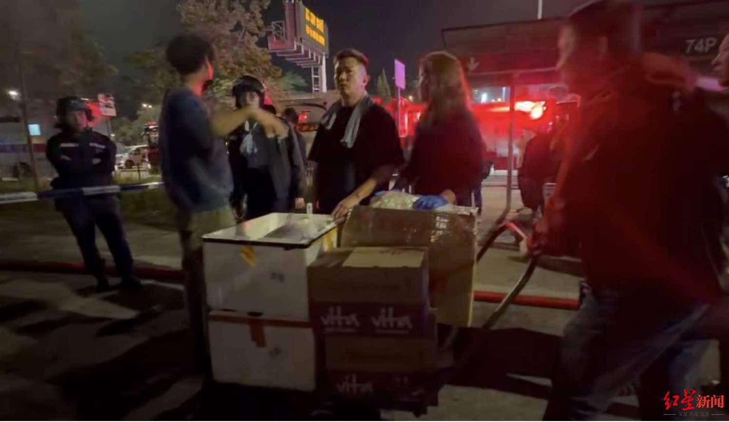 红星新闻实探香港宏福苑大火现场：警员称第一次遇到这么大火<strong></p>
<p>vet</strong>，餐厅老板自发为救援人员送餐