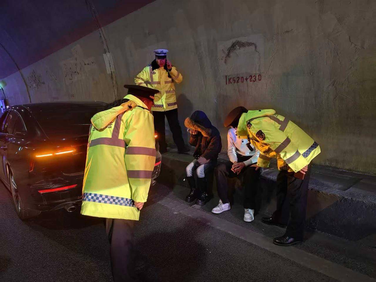 兰海高速一小车定速巡航故障刹车失灵<strong></p>
<p>bitget交易平台</strong>，时速115狂奔490公里直至燃油耗尽，交警开道、路政压阵成功化险