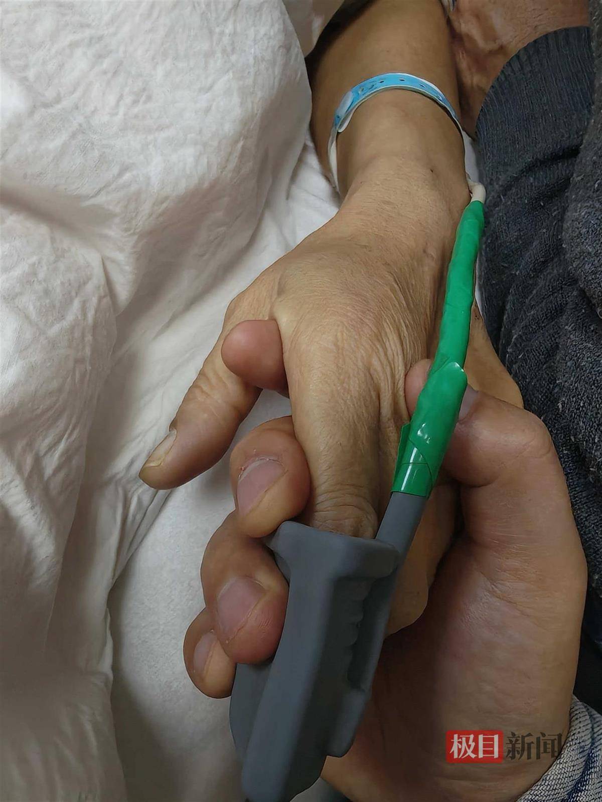 六旬女子做痔疮手术9天后突然去世<strong></p>
<p>BitGet最新app下载</strong>，当地卫健委介入调查