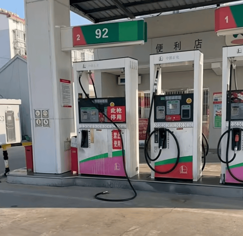司机加完油未拔油枪驾车离开<strong></p>
<p>bitget的官方网址</strong>，油枪被拉断，加油站：断裂油枪已修复，未要求赔偿
