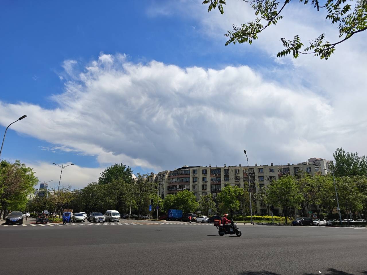 出现“雨幡”奇景<strong></p>
<p>btc实时价格</strong>，北京今天的云像“天空之城”