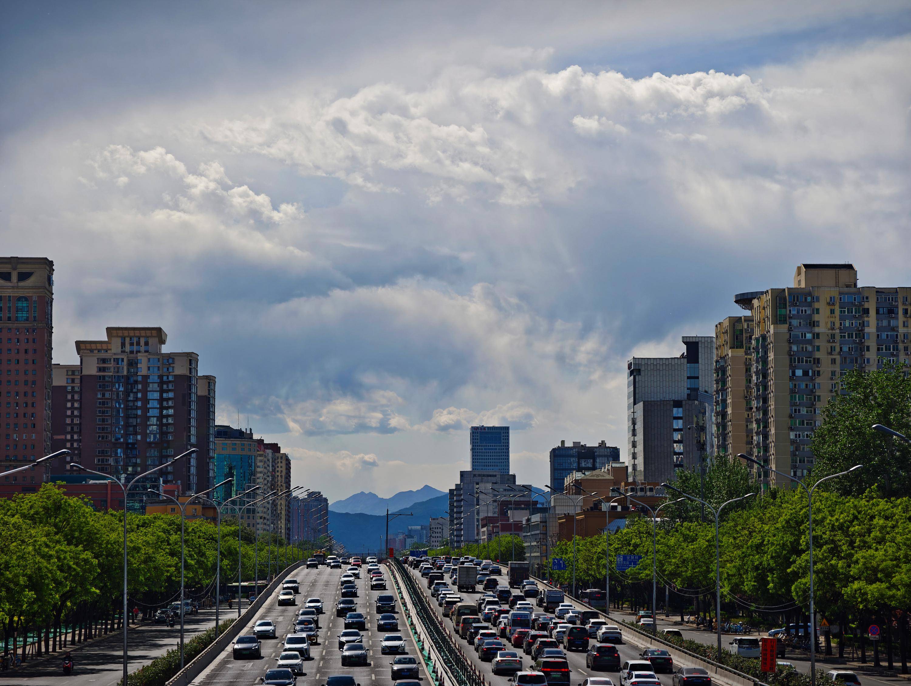 出现“雨幡”奇景<strong></p>
<p>btc实时价格</strong>，北京今天的云像“天空之城”