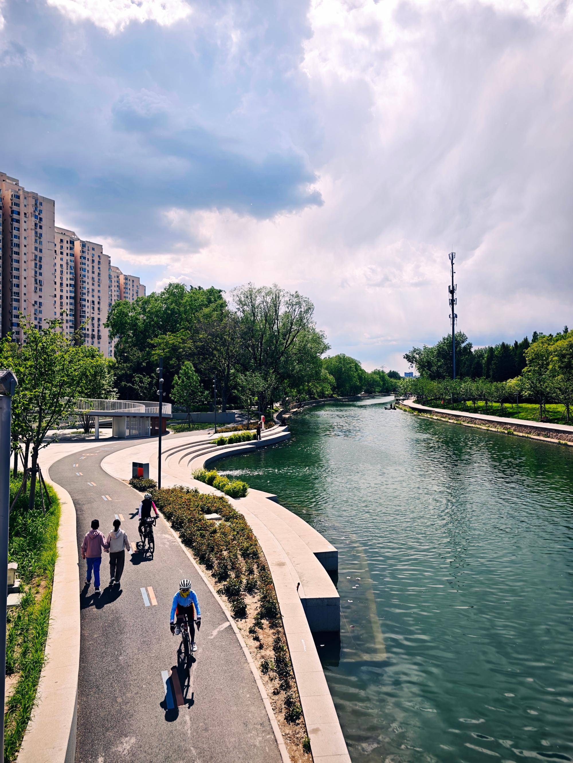 出现“雨幡”奇景<strong></p>
<p>btc实时价格</strong>，北京今天的云像“天空之城”